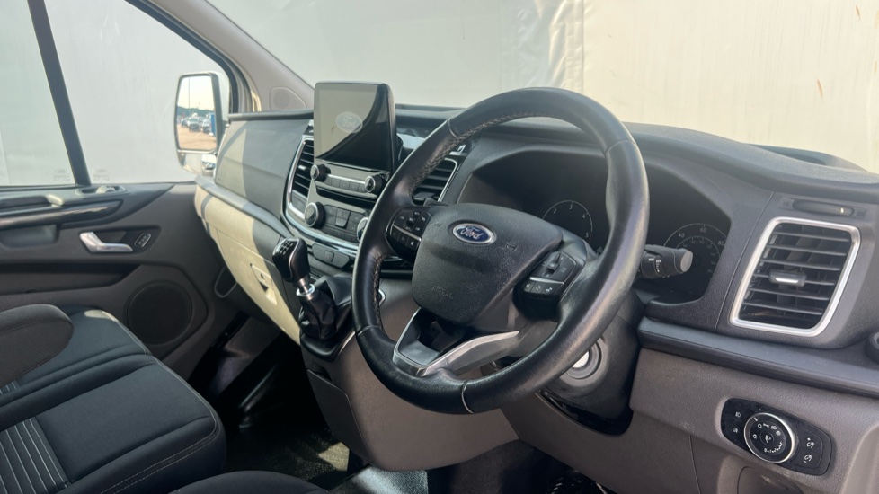 Ford Transit Custom 280 L1 Diesel Fwd 2.0 EcoBlue 130ps Low Roof Limited Van - Image 11
