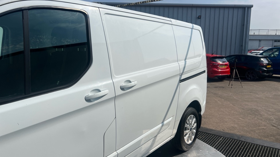 Ford Transit Custom 280 L1 Diesel Fwd 2.0 EcoBlue 130ps Low Roof Limited Van - Image 16