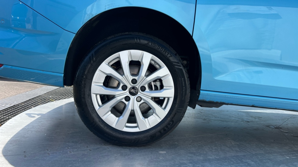 Ford Transit Connect 250 L2 Petrol 1.5 EcoBoost PHEV 150 Limited Van Auto - Image 7