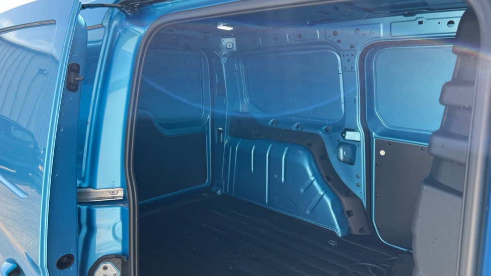 Ford Transit Connect 250 L2 Petrol 1.5 EcoBoost PHEV 150 Limited Van Auto - Image 39