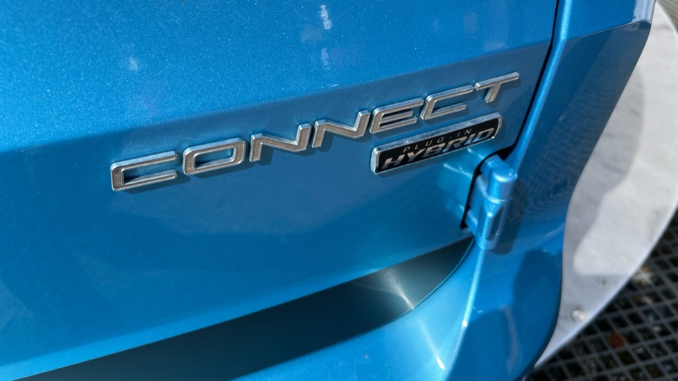 Ford Transit Connect 250 L2 Petrol 1.5 EcoBoost PHEV 150 Limited Van Auto - Image 41