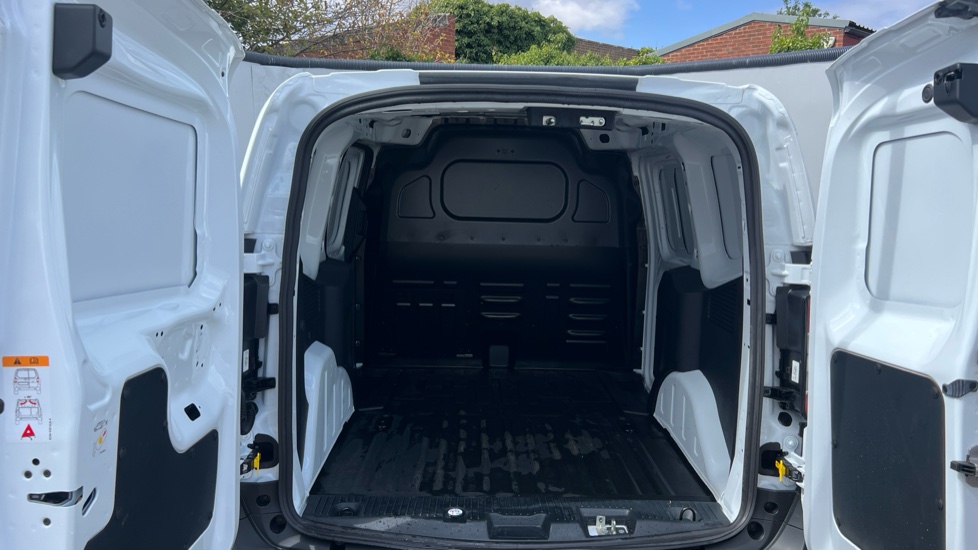 Ford Transit Courier E-Transit Courier 100kW 43kWh Trend Van Auto - Image 4