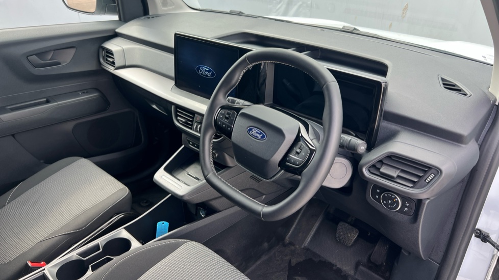 Ford Transit Courier E-Transit Courier 100kW 43kWh Trend Van Auto - Image 11