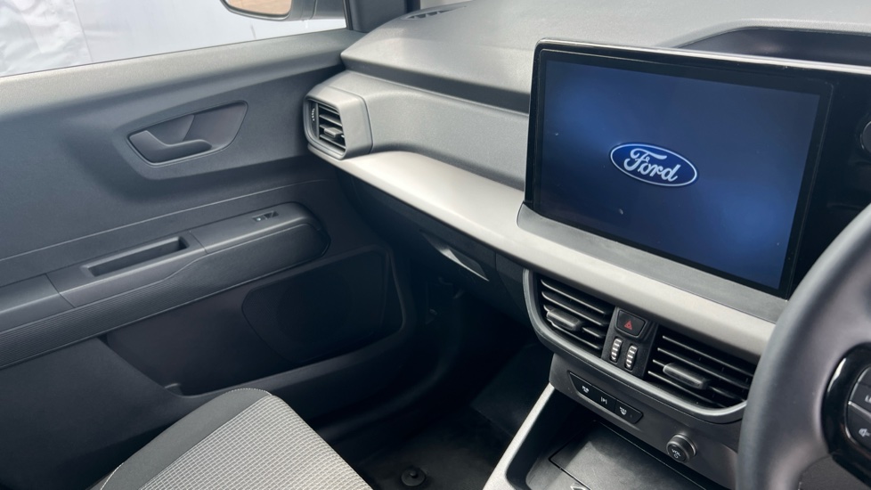 Ford Transit Courier E-Transit Courier 100kW 43kWh Trend Van Auto - Image 14