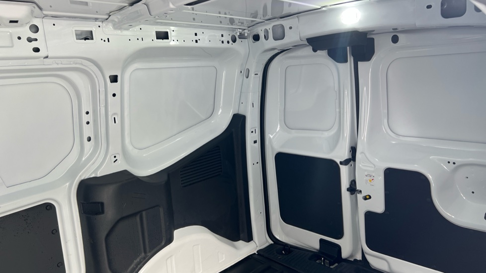 Ford Transit Courier E-Transit Courier 100kW 43kWh Trend Van Auto - Image 16