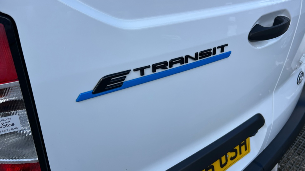 Ford Transit Courier E-Transit Courier 100kW 43kWh Trend Van Auto - Image 38