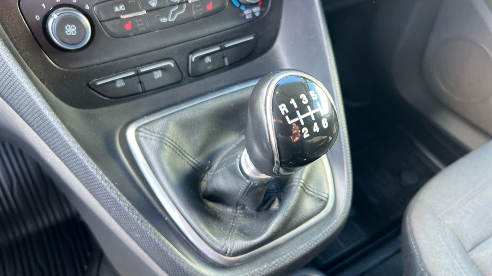 Ford Transit Connect 250 L2 Diesel 1.5 EcoBlue 120ps Limited Van - Image 13