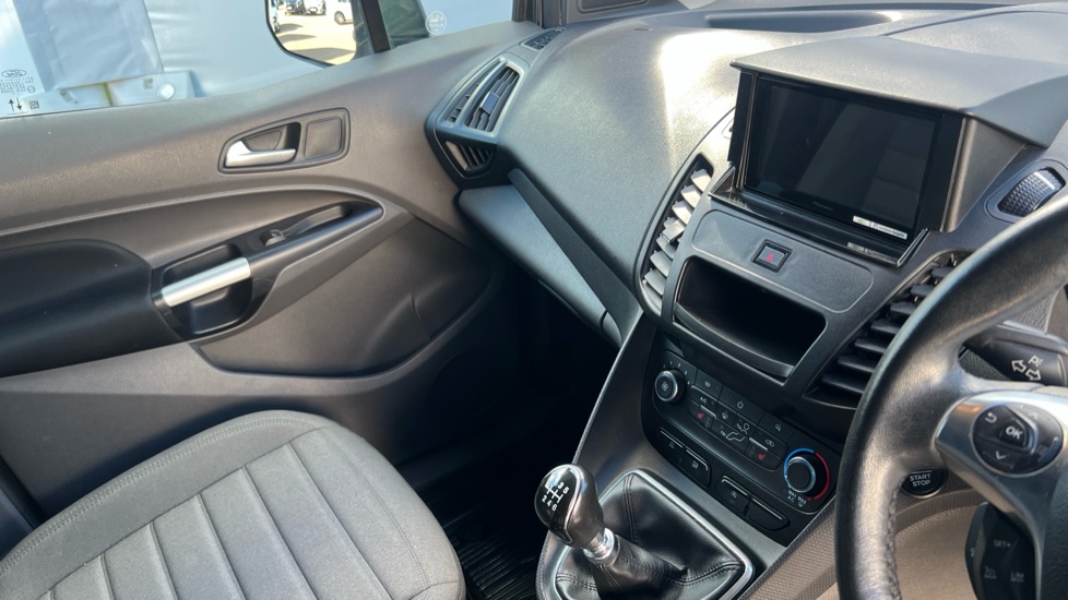 Ford Transit Connect 250 L2 Diesel 1.5 EcoBlue 120ps Limited Van - Image 14