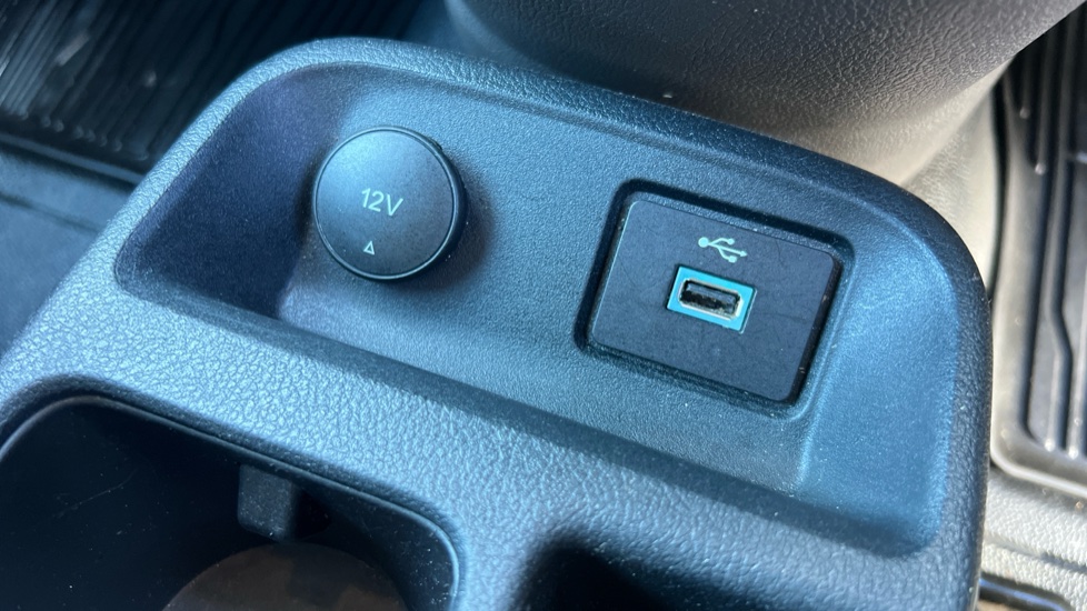 Ford Transit Connect 250 L2 Diesel 1.5 EcoBlue 120ps Limited Van - Image 26