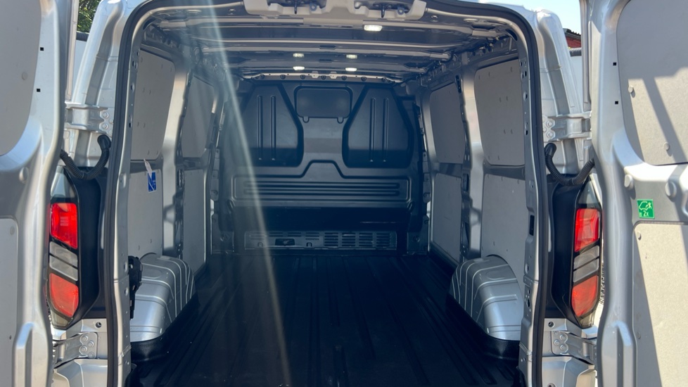 Ford Transit Custom 300 L1 Diesel Fwd 2.0 EcoBlue 136ps H1 Van Limited - Image 4
