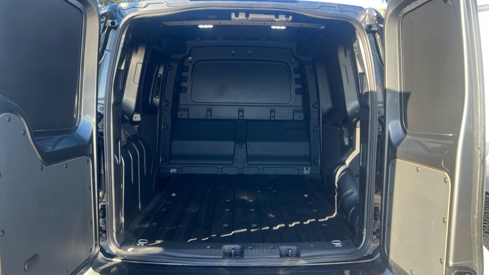 Ford Transit Connect 230 L1 Diesel 2.0 EcoBlue 122ps Limited Van Auto - Image 4