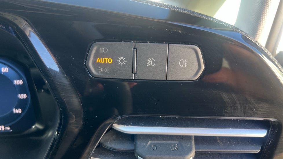 Ford Transit Connect 230 L1 Diesel 2.0 EcoBlue 122ps Limited Van Auto - Image 26