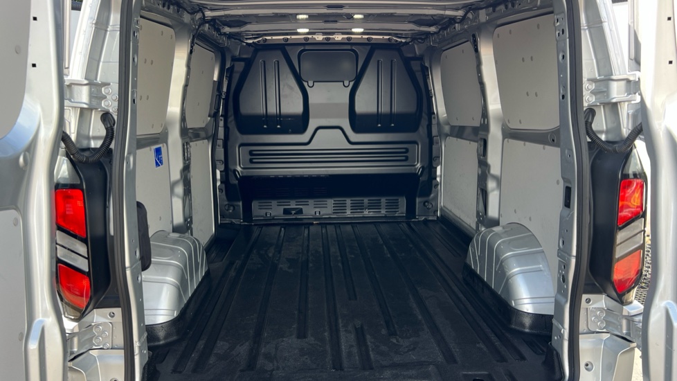 Ford Transit Custom 320 L1 Diesel Fwd 2.0 EcoBlue 136ps H1 Van Limited - Image 4