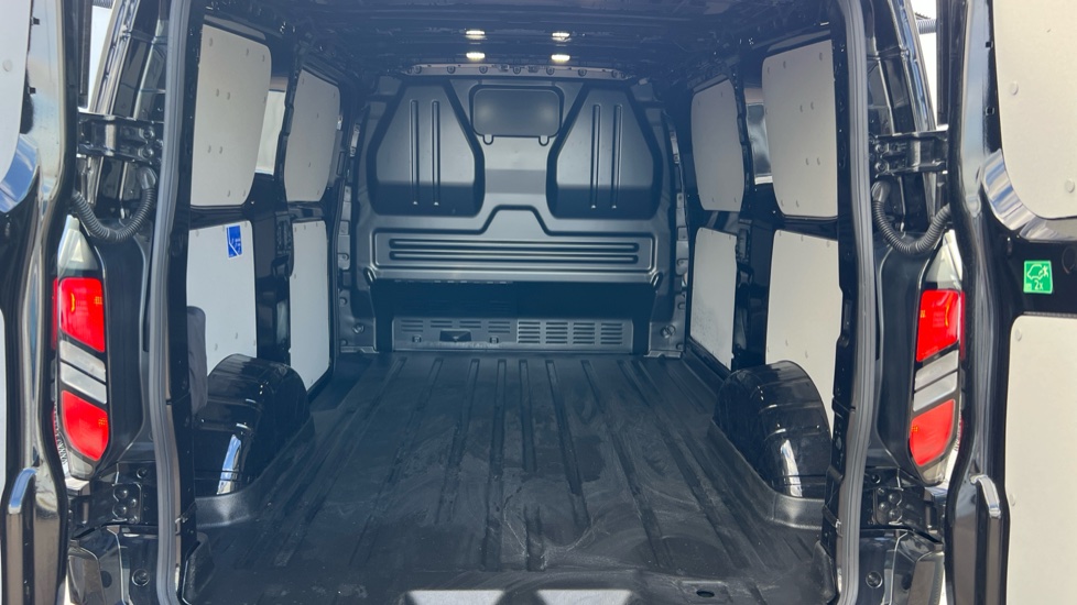 Ford Transit Custom 320 L1 Diesel Fwd 2.0 EcoBlue 136ps H1 Van Limited Auto - Image 4