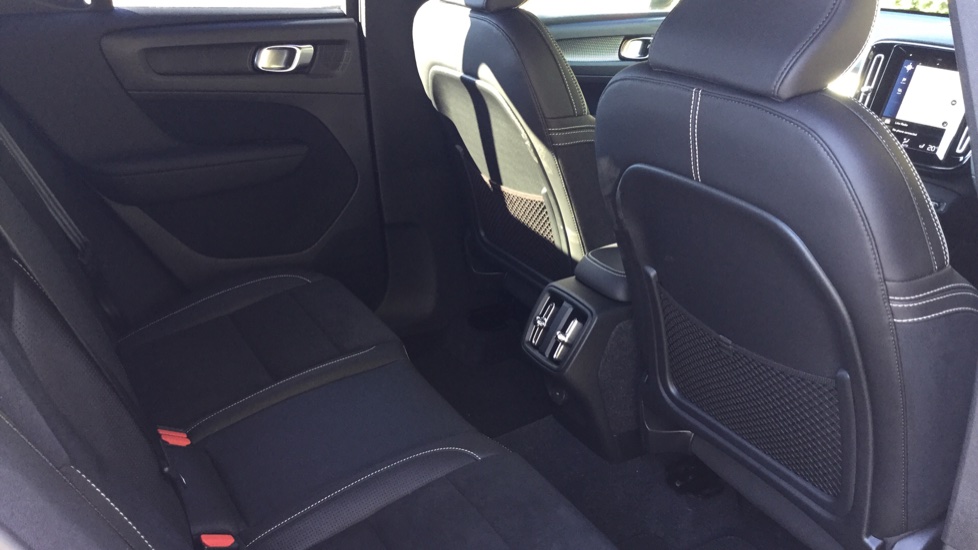 Volvo XC40 AWD D4 RDesign Pro Auto(Keyless Entry, Powerfold Headrest