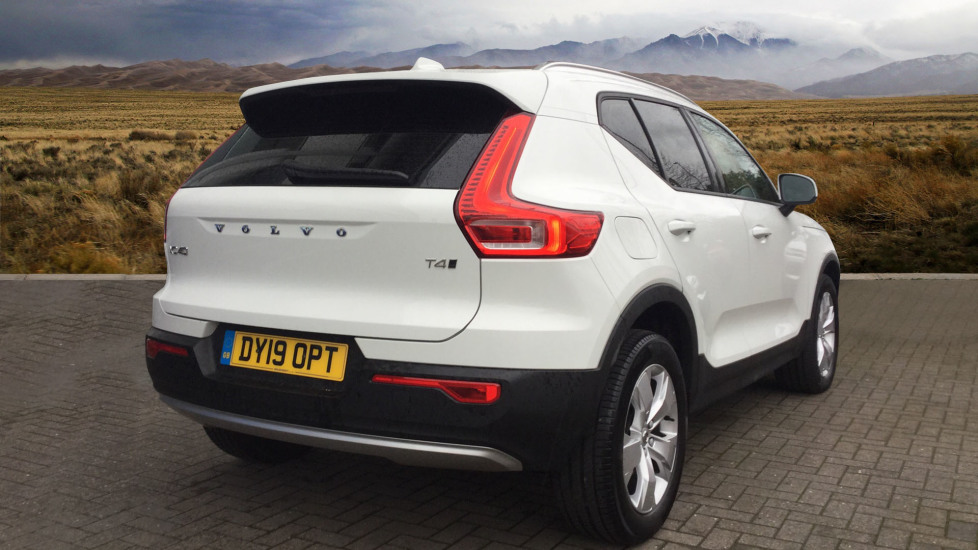 Volvo Xc40 T4 Awd Momentum Automatic Winter Pack Front And Rear