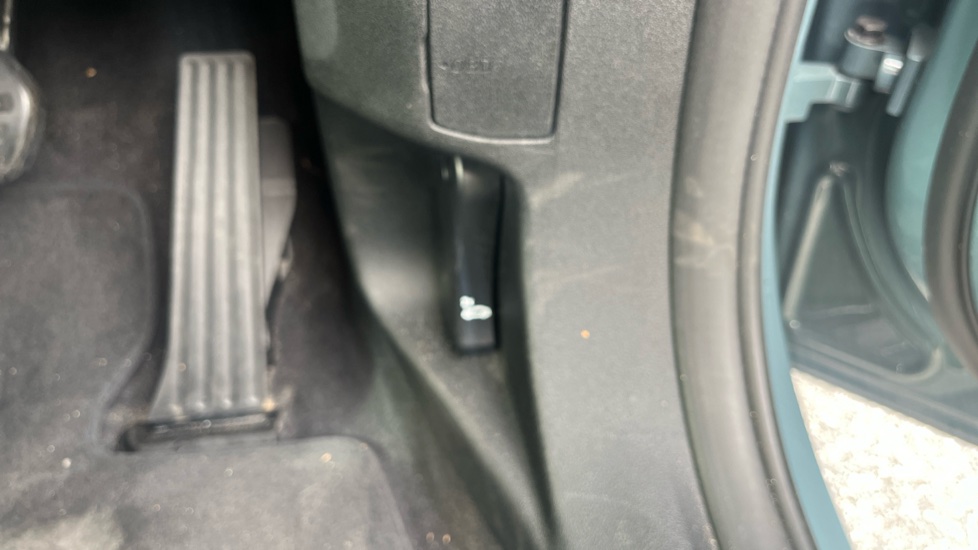 BMW X1 sDrive 18d xLine 5dr Step Auto Diesel Estate - Image 35