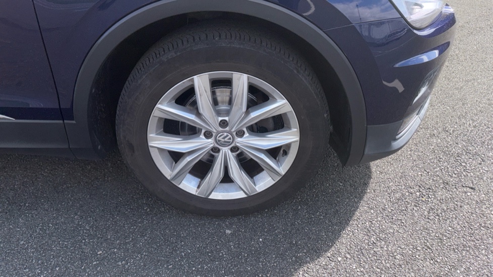 Volkswagen Tiguan 2.0 TDi 150 SE Nav 5dr Diesel Estate - Image 37