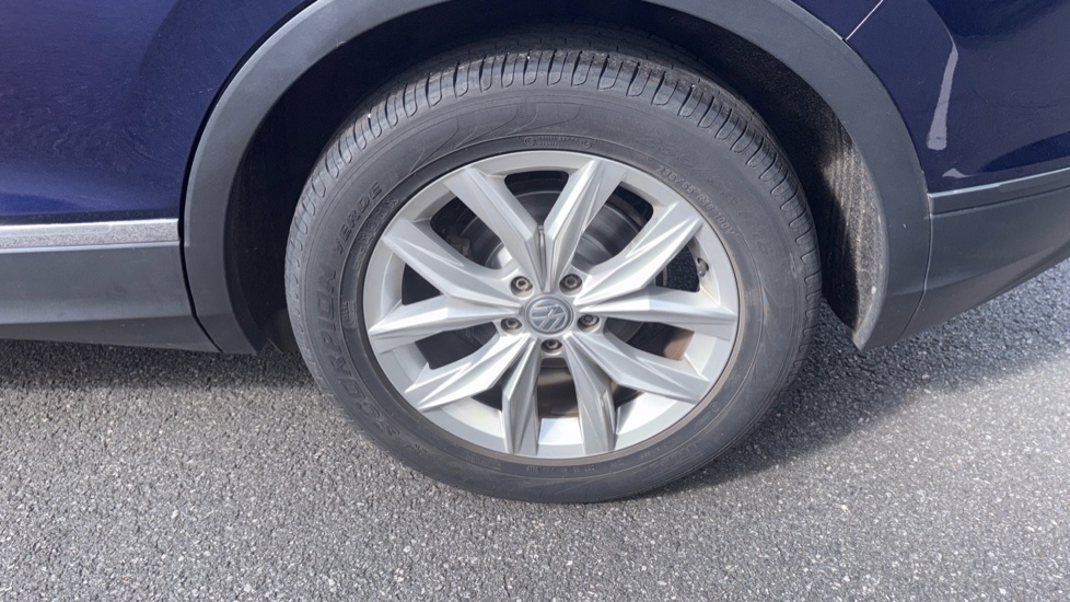 Volkswagen Tiguan 2.0 TDi 150 SE Nav 5dr Diesel Estate - Image 39