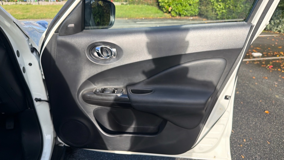 Nissan Juke 1.5 dCi Tekna 5dr Diesel Hatchback - Image 25