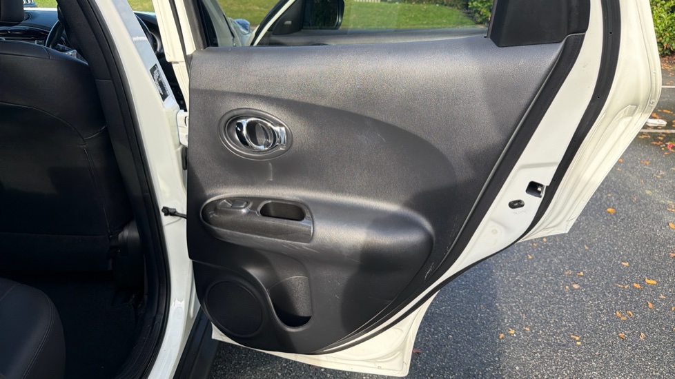 Nissan Juke 1.5 dCi Tekna 5dr Diesel Hatchback - Image 34