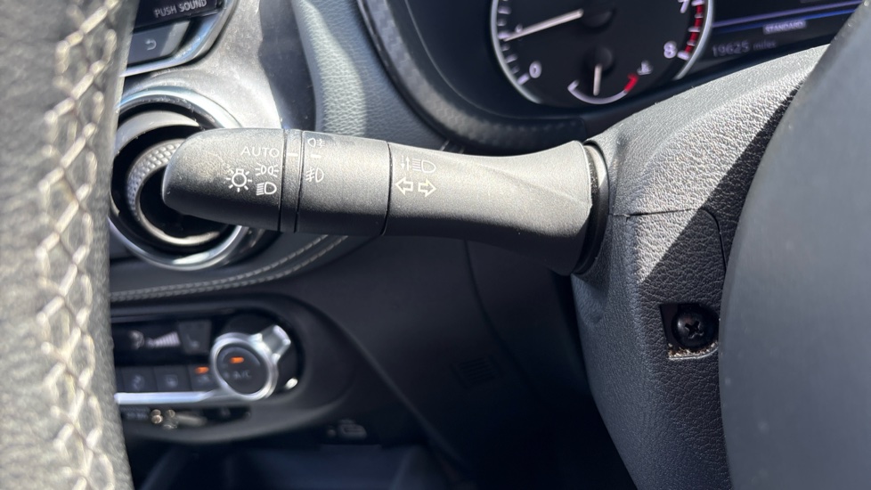 Nissan Juke 1.0 DiG-T 114 Tekna 5dr Petrol Hatchback - Image 26