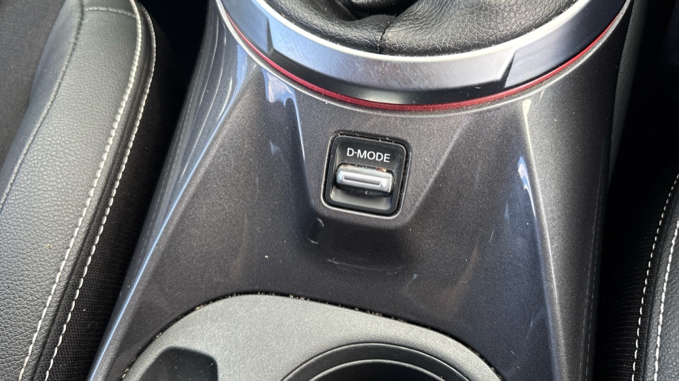 Nissan Juke 1.0 DiG-T 114 Tekna 5dr Petrol Hatchback - Image 29