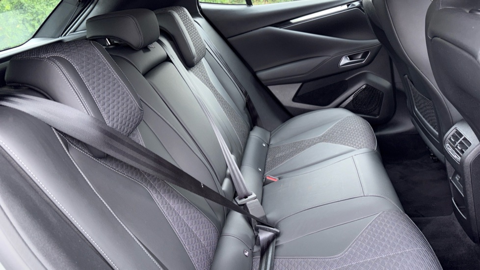 DS 4 1.2 PureTech Bastille 5dr EAT8 Petrol Hatchback - Image 16