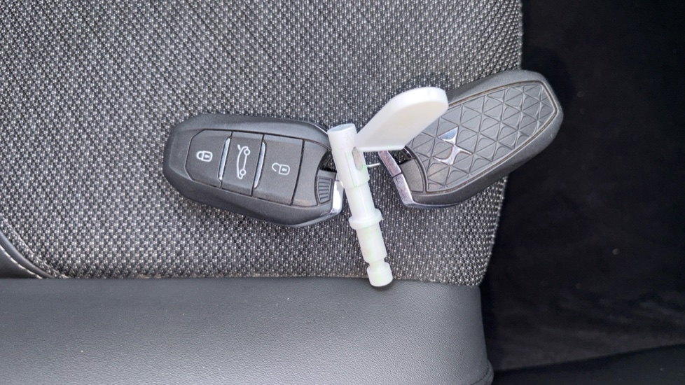 DS 4 1.2 PureTech Bastille 5dr EAT8 Petrol Hatchback - Image 19