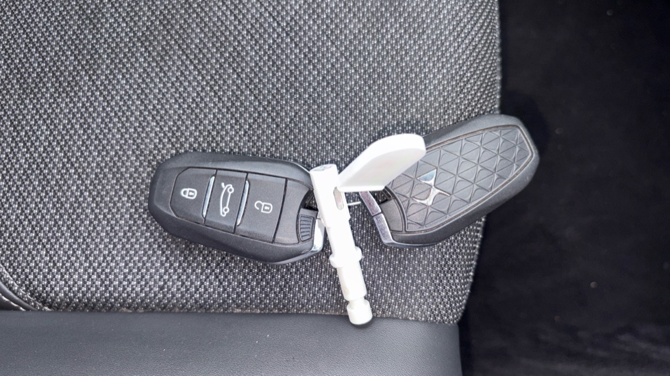 DS 4 1.2 PureTech Bastille 5dr EAT8 Petrol Hatchback - Image 20
