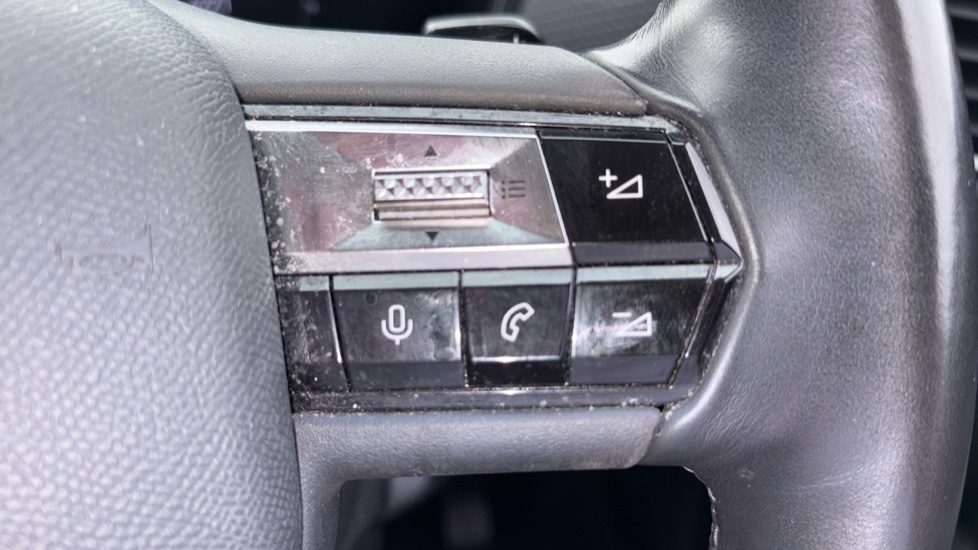 DS 4 1.2 PureTech Bastille 5dr EAT8 Petrol Hatchback - Image 24