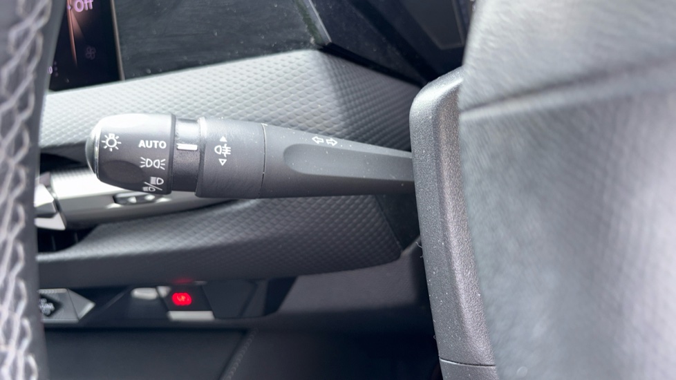 DS 4 1.2 PureTech Bastille 5dr EAT8 Petrol Hatchback - Image 26
