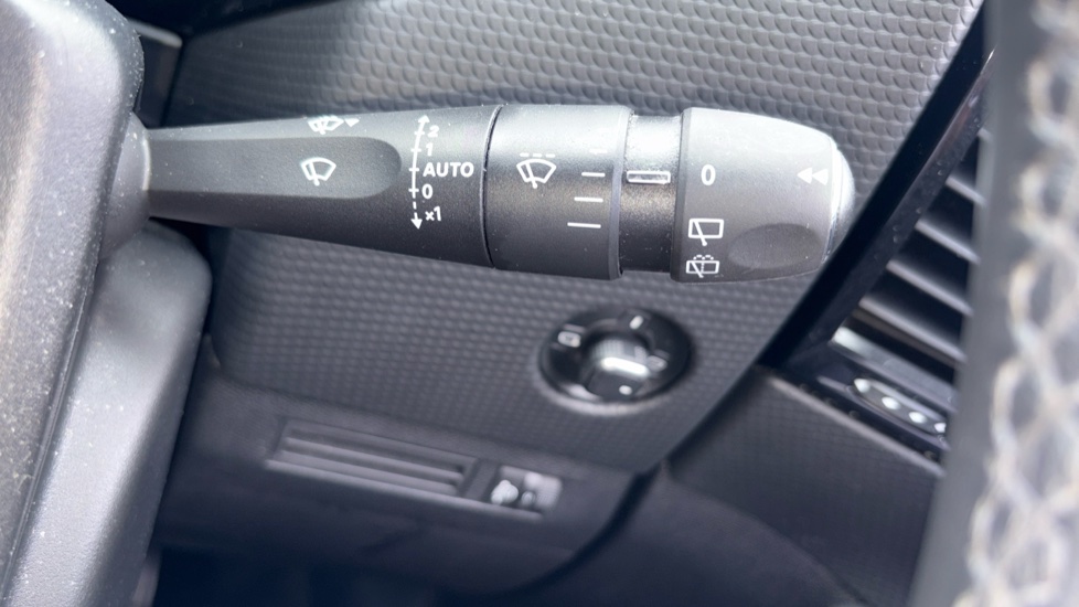 DS 4 1.2 PureTech Bastille 5dr EAT8 Petrol Hatchback - Image 27