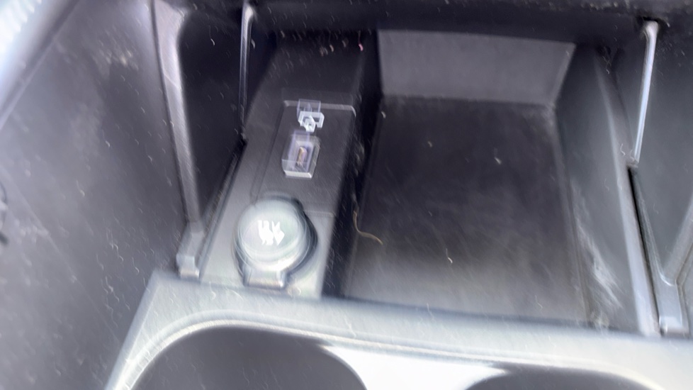 DS 4 1.2 PureTech Bastille 5dr EAT8 Petrol Hatchback - Image 29