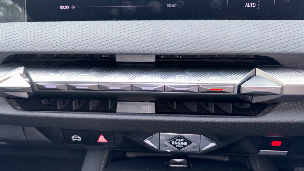 DS 4 1.2 PureTech Bastille 5dr EAT8 Petrol Hatchback - Image 33