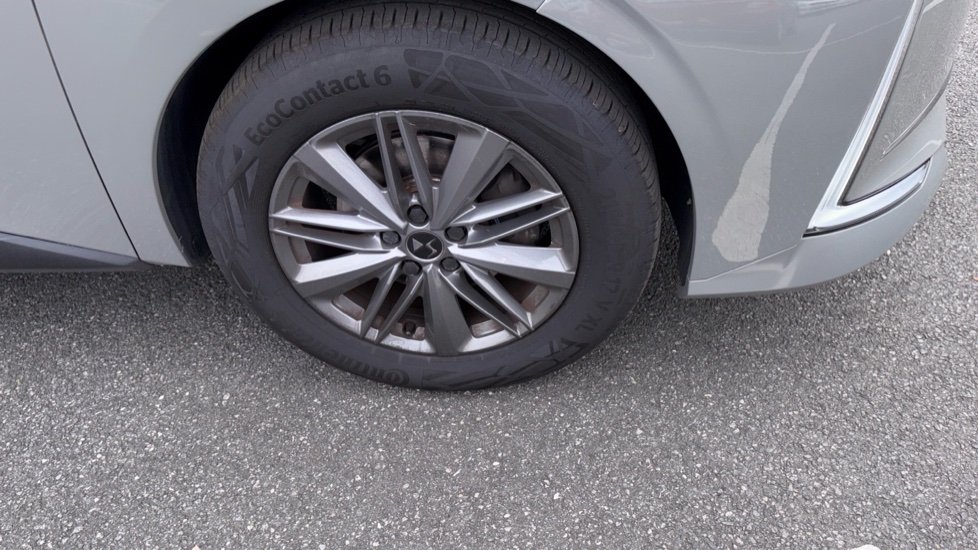 DS 4 1.2 PureTech Bastille 5dr EAT8 Petrol Hatchback - Image 35