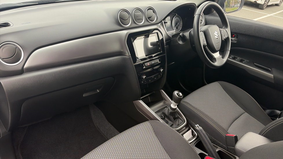 Suzuki Vitara 1.4 Boosterjet 48V Hybrid SZ-T 5dr Petrol Estate - Image 9