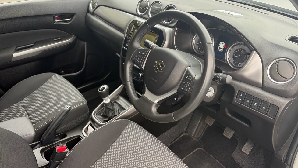 Suzuki Vitara 1.4 Boosterjet 48V Hybrid SZ-T 5dr Petrol Estate - Image 11