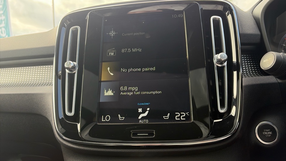 Volvo XC40 2.0 B4P R DESIGN Pro 5dr Auto Petrol Estate - Image 12