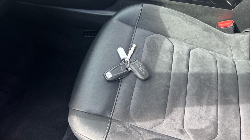 Citroen C4 100kW E-series 50kWh 5dr Auto Electric Hatchback - Image 20