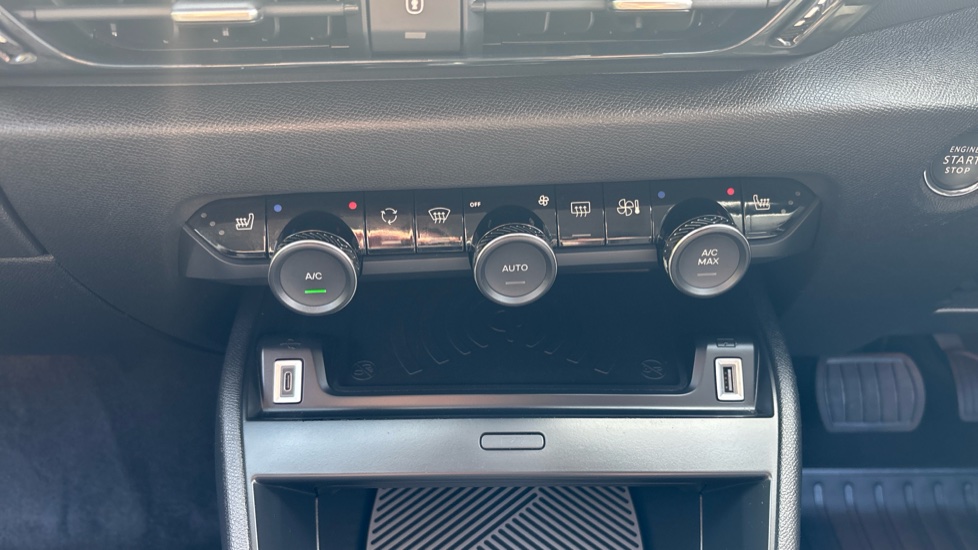 Citroen C4 100kW E-series 50kWh 5dr Auto Electric Hatchback - Image 24