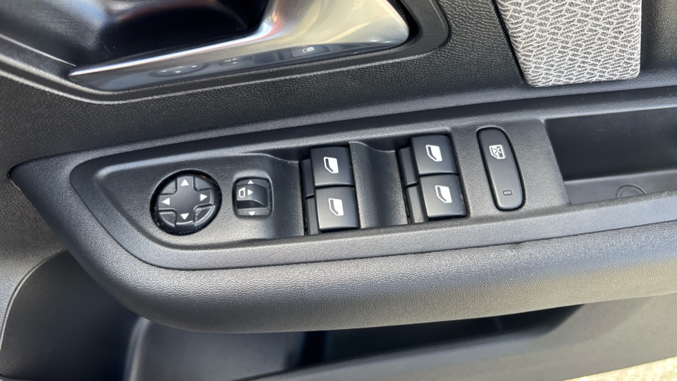 Citroen C4 100kW E-series 50kWh 5dr Auto Electric Hatchback - Image 37