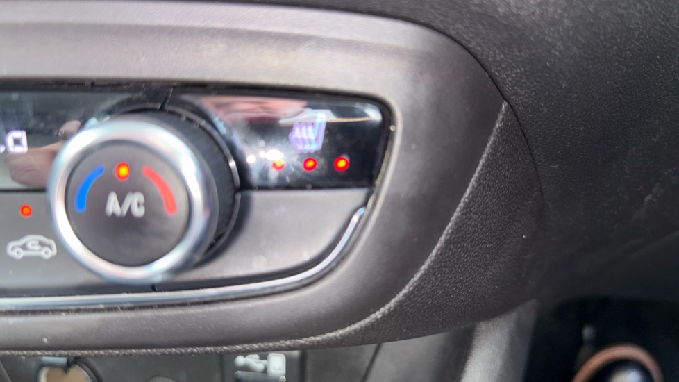 Vauxhall Crossland 1.2 Elite Nav 5dr Petrol Hatchback - Image 30