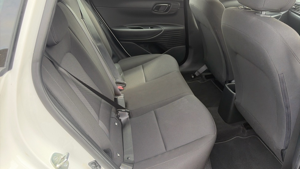 Hyundai i20 1.0T GDi Advance [Nav] 5dr Petrol Hatchback - Image 16