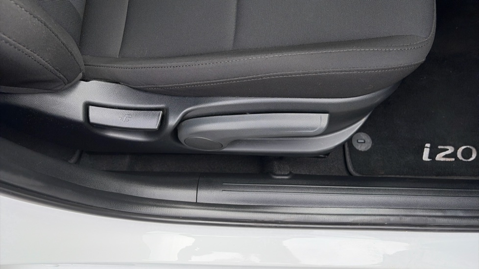 Hyundai i20 1.0T GDi Advance [Nav] 5dr Petrol Hatchback - Image 40