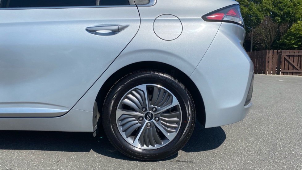 Hyundai IONIQ 1.6 GDi Plug-in Hybrid Premium SE 5dr DCT Hatchback - Image 7
