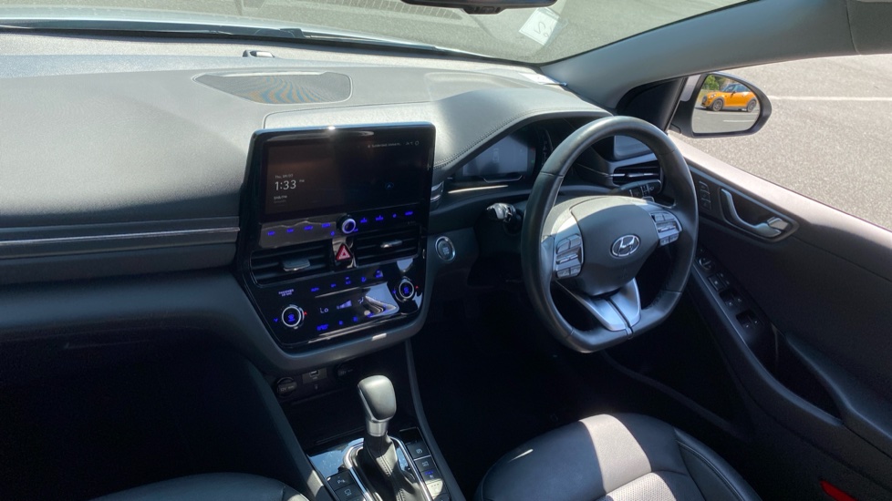 Hyundai IONIQ 1.6 GDi Plug-in Hybrid Premium SE 5dr DCT Hatchback - Image 9