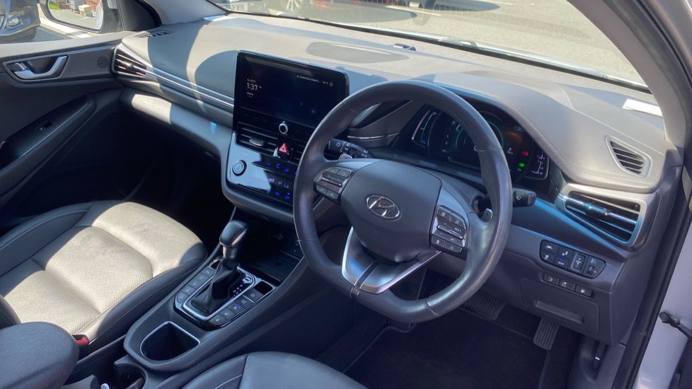 Hyundai IONIQ 1.6 GDi Plug-in Hybrid Premium SE 5dr DCT Hatchback - Image 11
