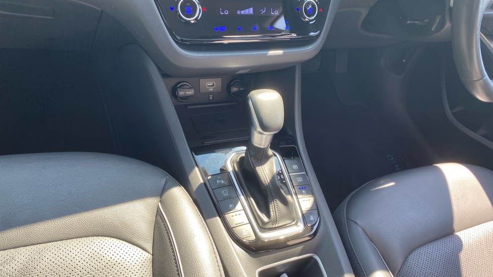 Hyundai IONIQ 1.6 GDi Plug-in Hybrid Premium SE 5dr DCT Hatchback - Image 13