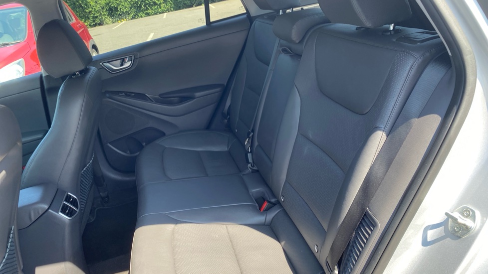Hyundai IONIQ 1.6 GDi Plug-in Hybrid Premium SE 5dr DCT Hatchback - Image 16